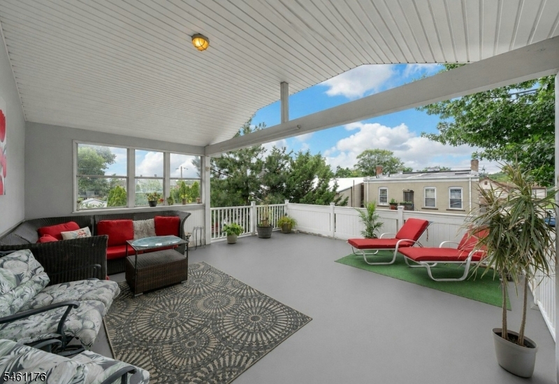 444 Riverside Ave Property Photo 19