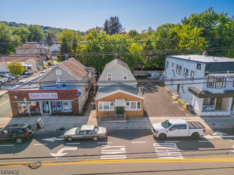 37 Newark Pompton Tpke Property Photo 2