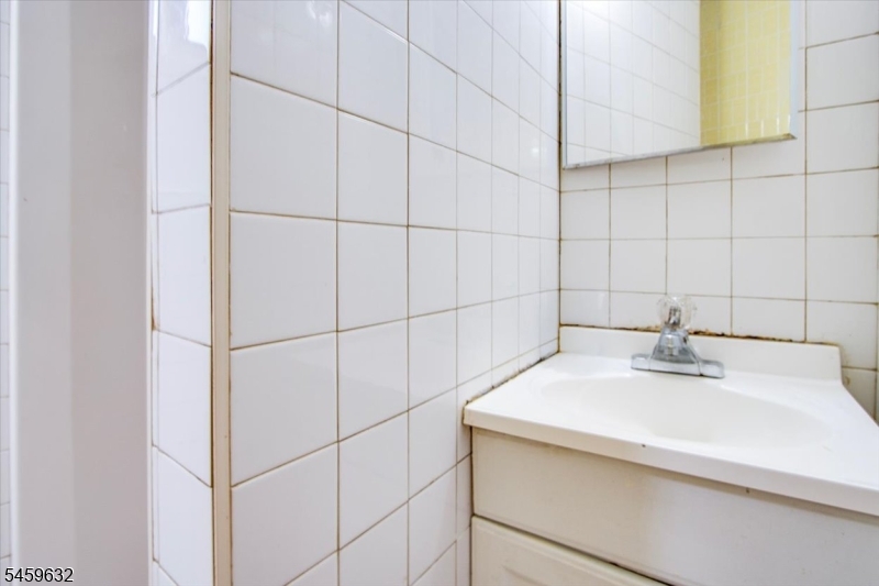 37 Newark Pompton Tpke Property Photo 11
