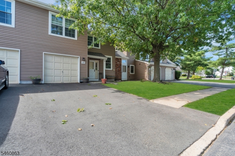 149 Skipton Pl Property Photo 2