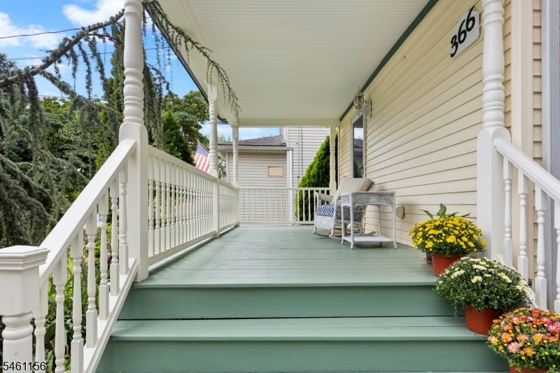 366 Broad St Property Photo 2