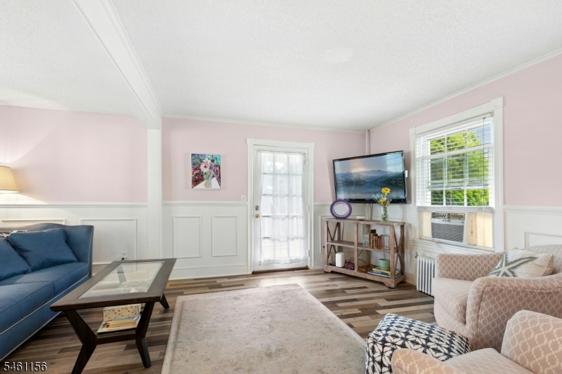 366 Broad St Property Photo 6