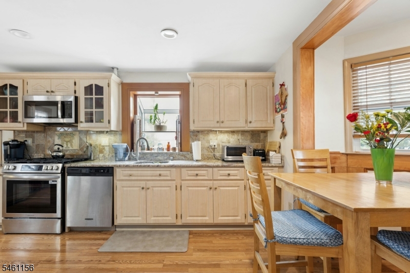 366 Broad St Property Photo 12