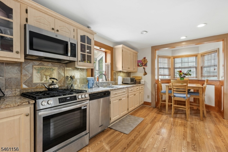 366 Broad St Property Photo 15