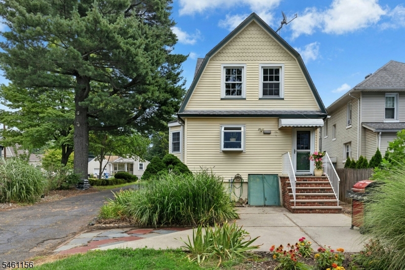 366 Broad St Property Photo 23