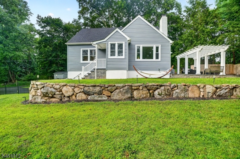 6 Estler Ln Property Photo 2