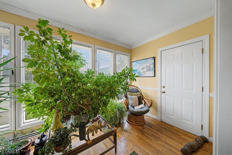 327 North Ave E Property Photo 4