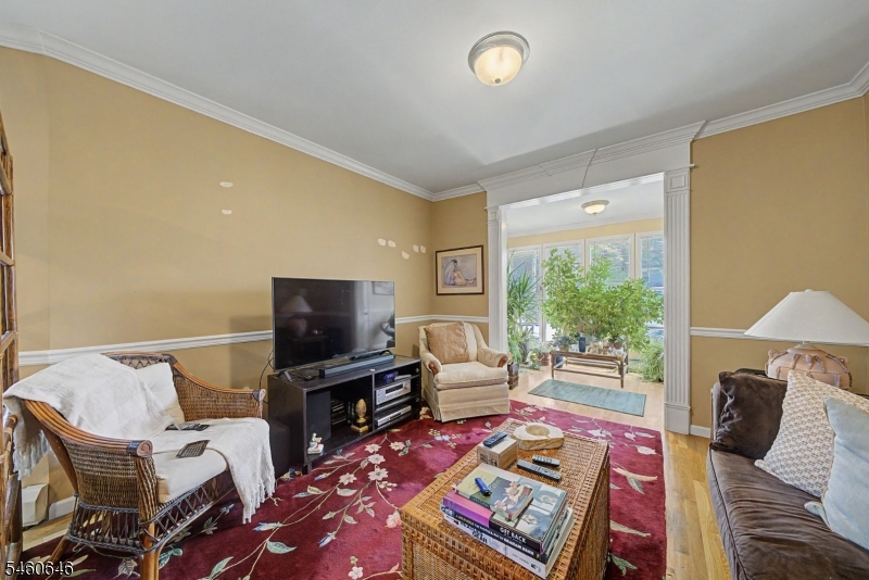 327 North Ave E Property Photo 8