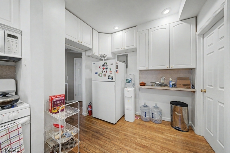 327 North Ave E Property Photo 13