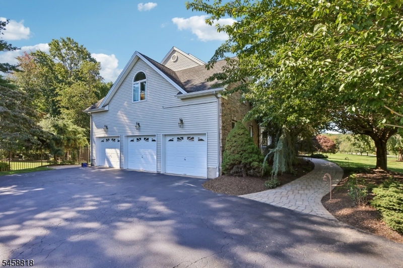 3 Lake Cherokee Dr Property Photo 3