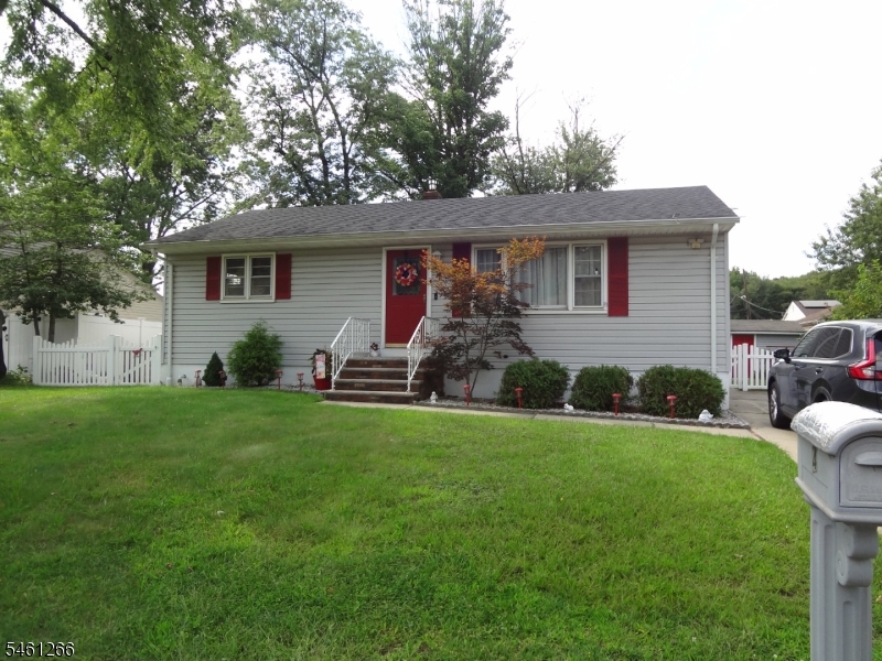 4 Wilbur Ter Property Photo 1