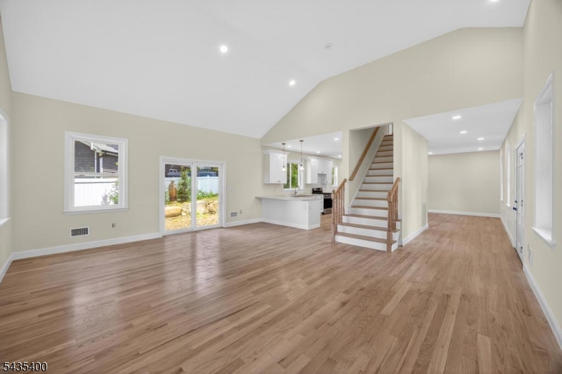 35 Stanhope Rd Property Photo 2