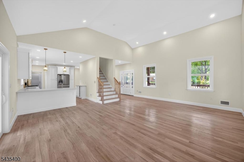 35 Stanhope Rd Property Photo 5