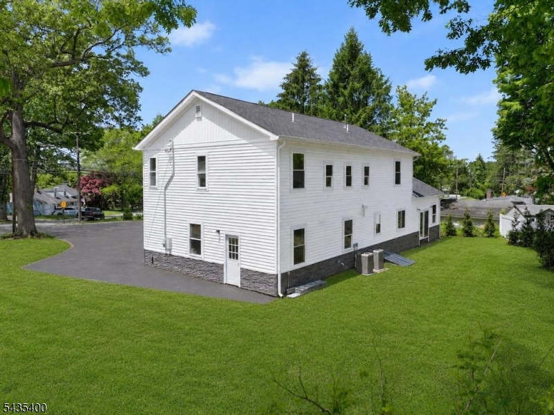 35 Stanhope Rd Property Photo 12
