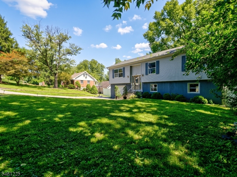 404 Lyndale St Property Photo 2