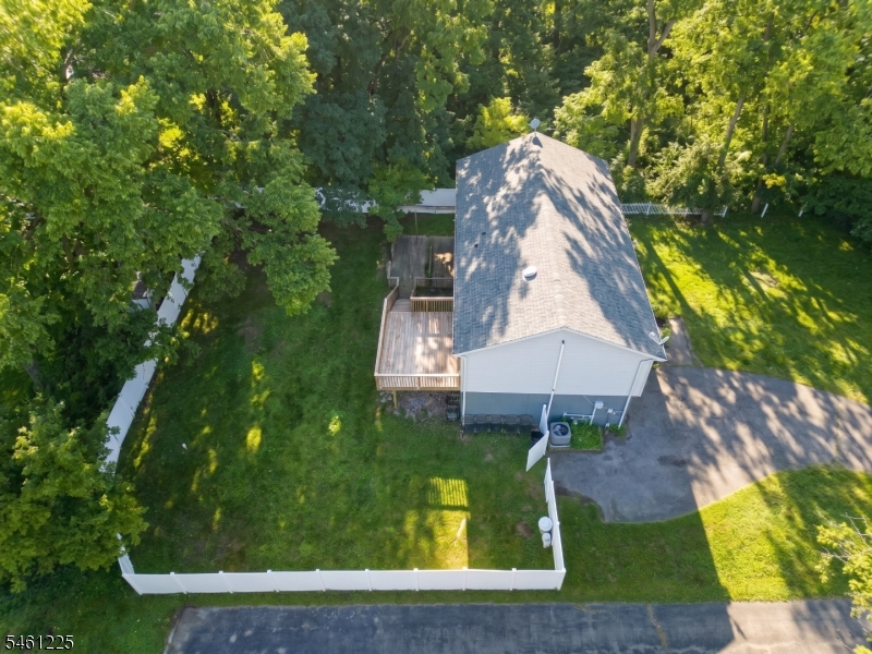404 Lyndale St Property Photo 3