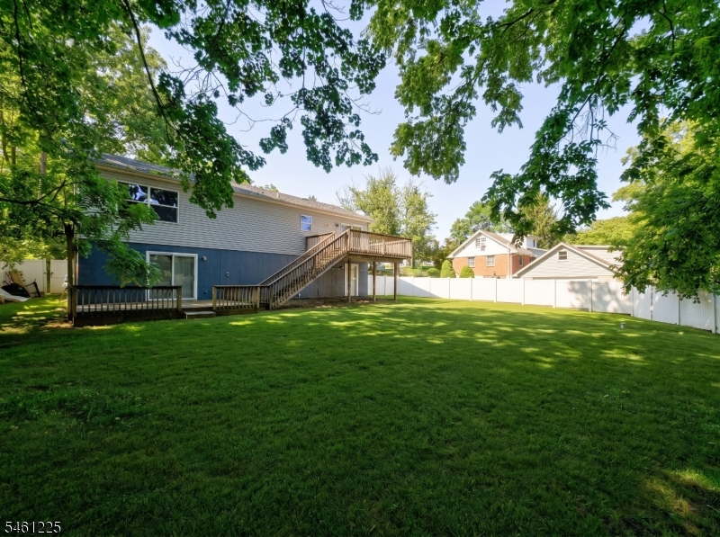 404 Lyndale St Property Photo 4