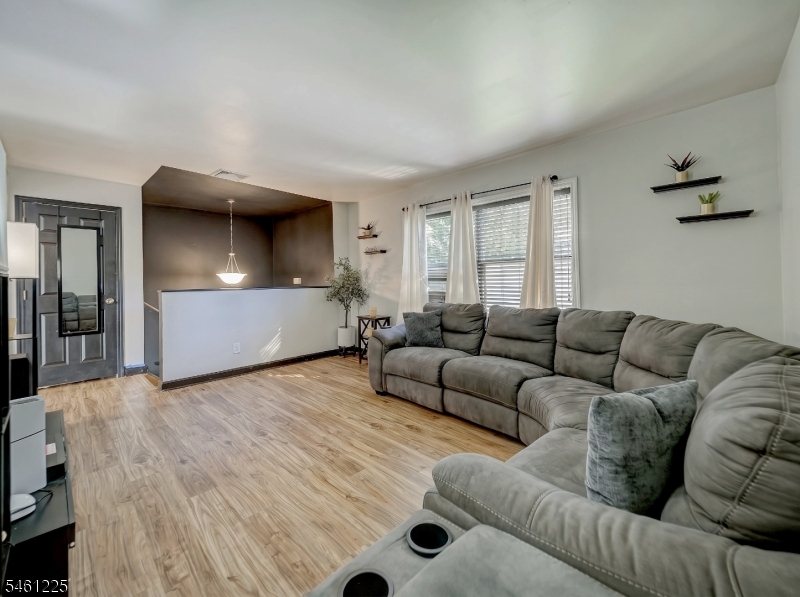404 Lyndale St Property Photo 8