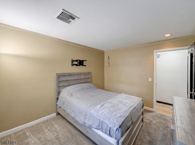 404 Lyndale St Property Photo 16