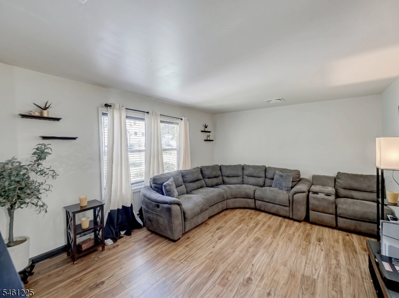 404 Lyndale St Property Photo 19
