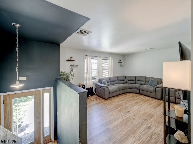 404 Lyndale St Property Photo 20