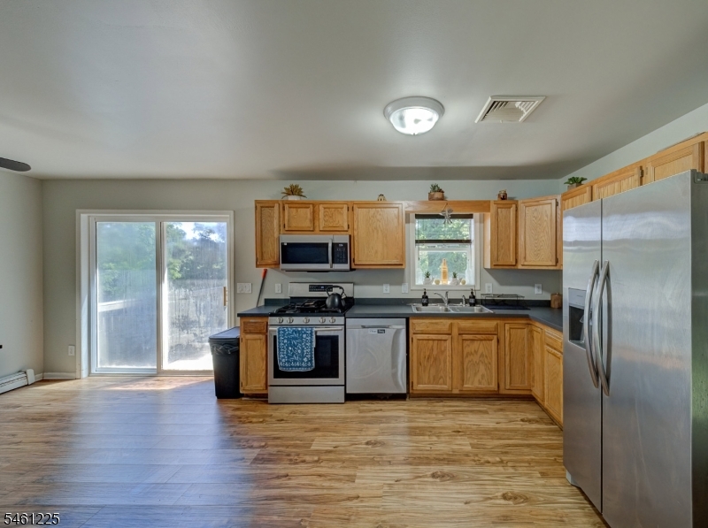 404 Lyndale St Property Photo 21