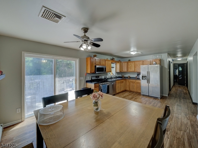 404 Lyndale St Property Photo 23