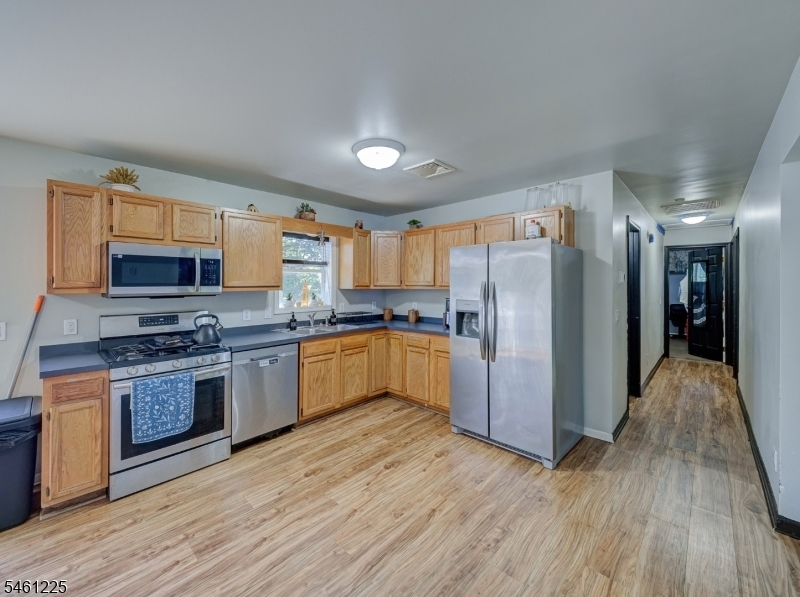 404 Lyndale St Property Photo 25