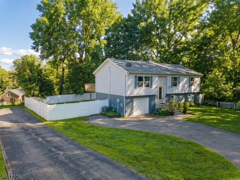 404 Lyndale St Property Photo 26