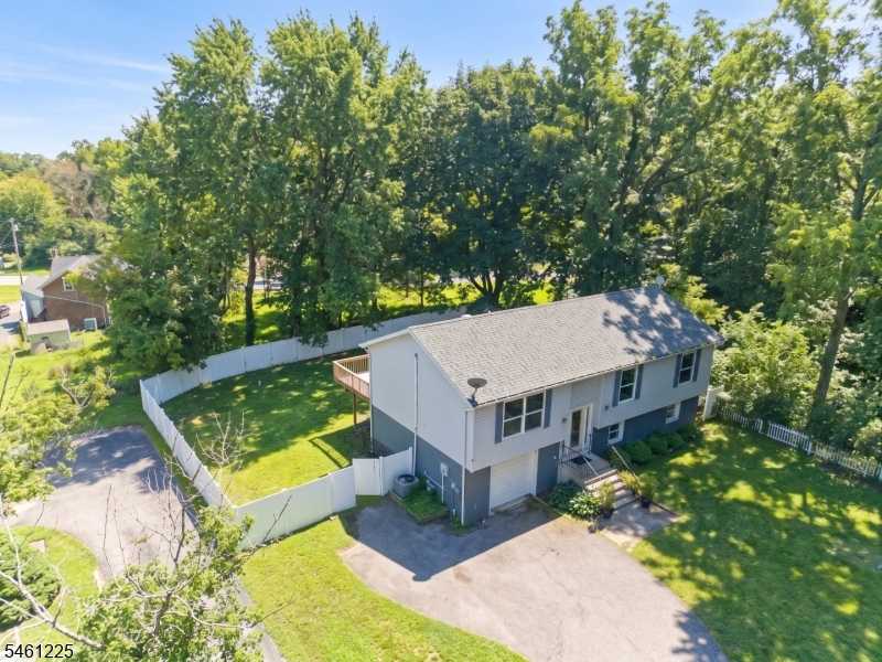 404 Lyndale St Property Photo 31