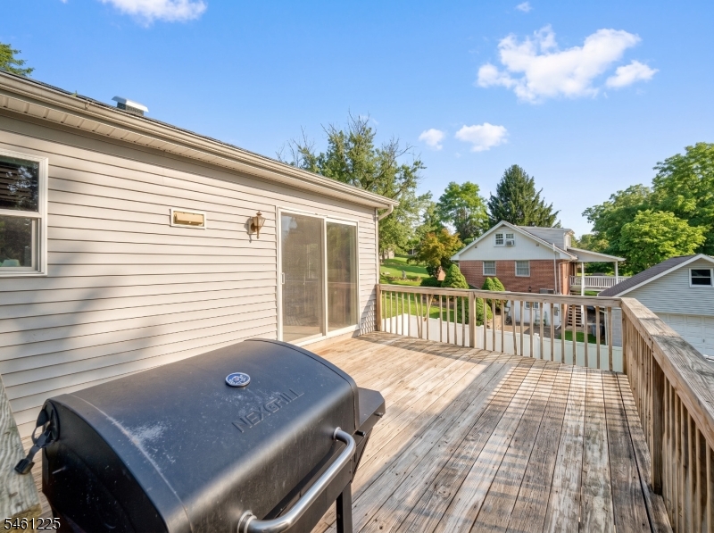 404 Lyndale St Property Photo 33