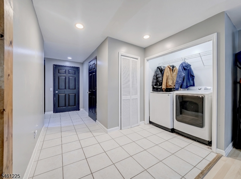 404 Lyndale St Property Photo 36