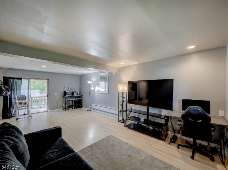 404 Lyndale St Property Photo 37