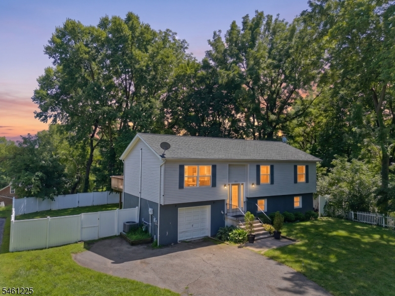 404 Lyndale St Property Photo 46