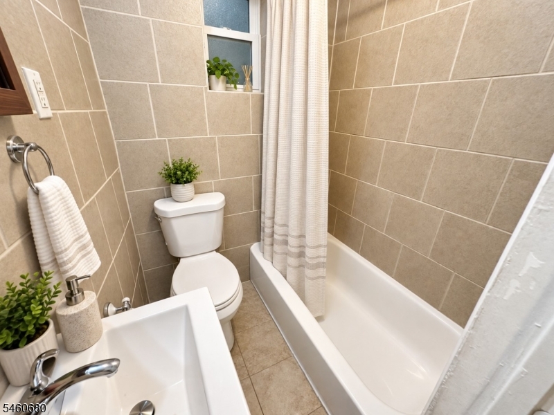 21 Summer St Property Photo 6