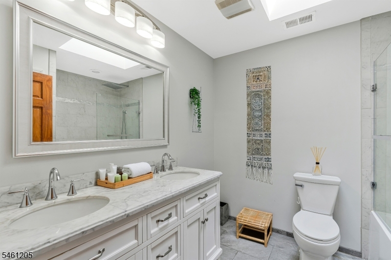 740 Hillside Ave Property Photo 14