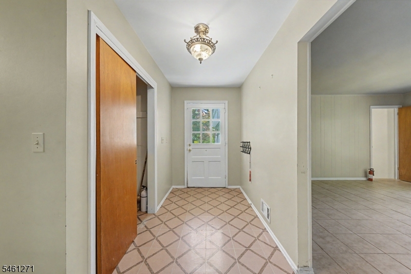2 Arlyn Ln Property Photo 3