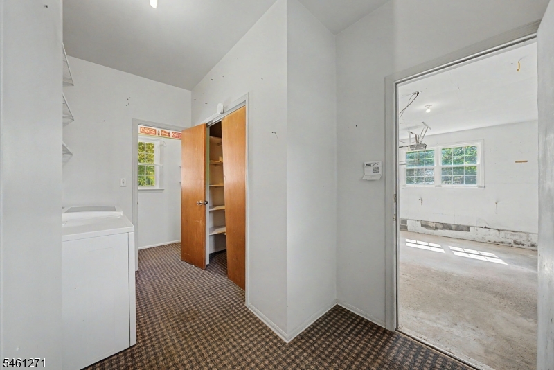 2 Arlyn Ln Property Photo 5