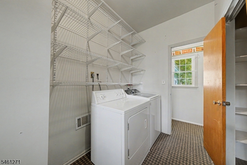 2 Arlyn Ln Property Photo 6