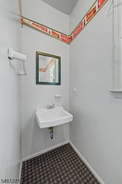 2 Arlyn Ln Property Photo 7
