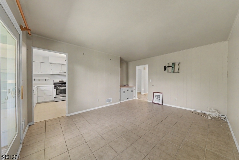 2 Arlyn Ln Property Photo 9