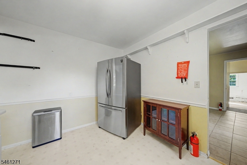 2 Arlyn Ln Property Photo 13