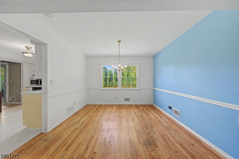 2 Arlyn Ln Property Photo 14