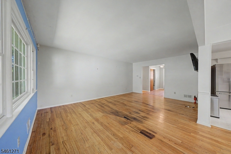2 Arlyn Ln Property Photo 16