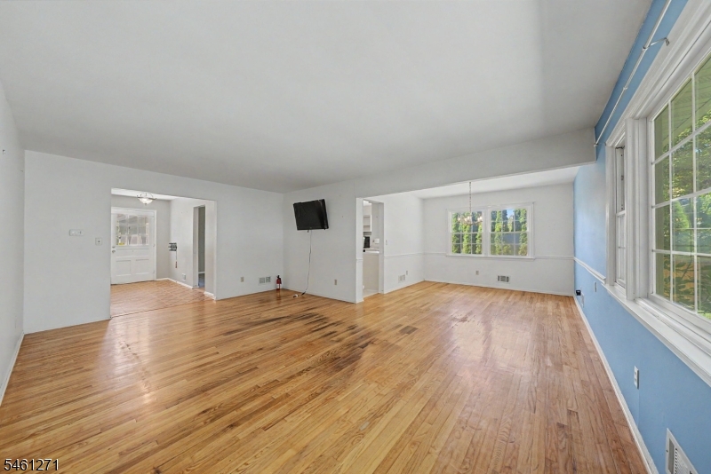 2 Arlyn Ln Property Photo 17