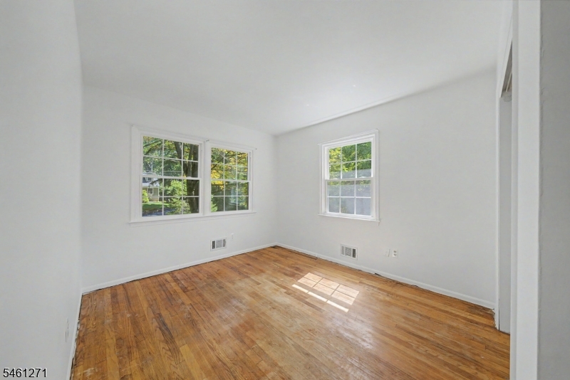 2 Arlyn Ln Property Photo 19