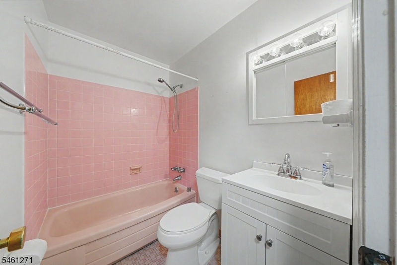 2 Arlyn Ln Property Photo 21