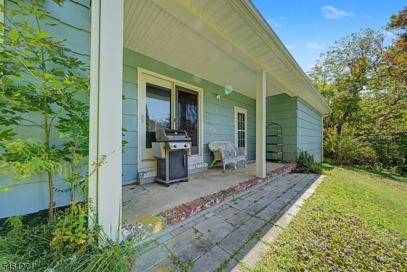 2 Arlyn Ln Property Photo 31