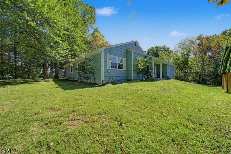 2 Arlyn Ln Property Photo 32