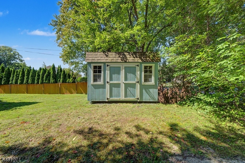 2 Arlyn Ln Property Photo 33